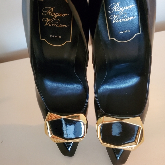 Vintage Roger Vivier black patent pumps with gold buckle - Picture 8 of 15